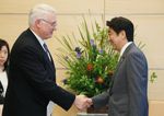 Photograph of Prime Minister Abe shaking hands with the President and CEO of the Center for Strategic and International Studies