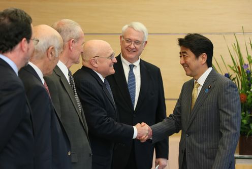 Photograph of Prime Minister Abe shaking hands with the President of Armitage International 