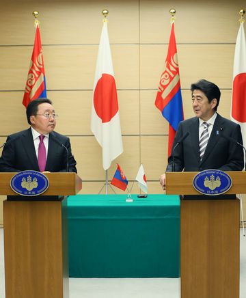 Photograph of the Japan-Mongolia joint press announcement (2)