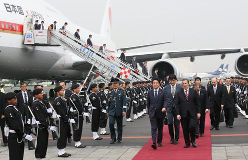 Photograph of the Prime Minister arriving at Benito Juarez International Airport