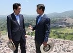 Photograph of the Prime Minister visiting the former site of Teotihuacan (3)