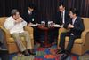 Photograph of Prime Minister Abe meeting with the Prime Minister of Saint Vincent and the Grenadines (2)