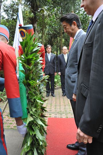 Photograph of the Prime Minister attending the wreath laying ceremon