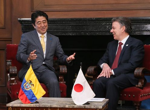 Photograph of the Japan-Colombia Summit Meeting (1)