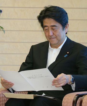 Photograph of the Prime Minister reading a letter of request