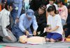 Photograph of the Prime Minister carrying out an emergency relief drill using an AED