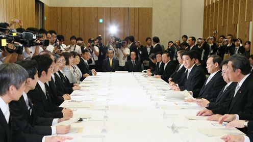 Photograph of the Prime Minister delivering an address at the Meeting of State Ministers (2)