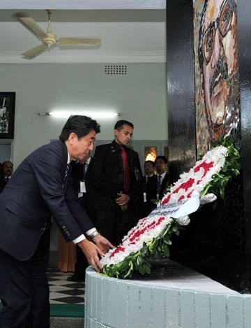 Photograph of the Prime Minister offering flowers at the Bangabandhu Memorial Museum