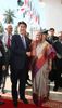 Photograph of Prime Minister Abe being welcomed by the Prime Minister of Bangladesh