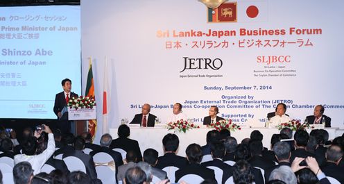 Photograph of the Prime Minister delivering an address at the Japan-Sri Lanka Business Forum