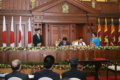 Photograph of the signing ceremony for the joint statement