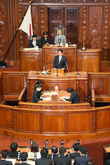 Photograph of the Prime Minister delivering a policy speech during the plenary session of the House of Representatives (3)