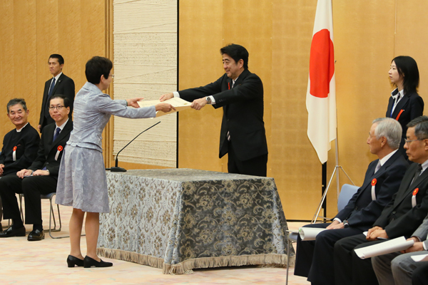 The Prime Minister Honors Contributors To The Building Of Safe And ...