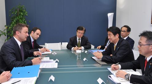 Photograph of the Japan-Luxembourg Summit Meeting (2)