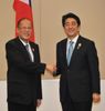 Photograph of Prime Minister Abe shaking hands with President of the Philippines