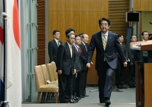 Photograph of the Prime Minister about to attend the press conference