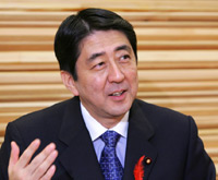Photograph of Prime Minister introducing his thoughts on Prime Minister Abe's Live Talk Kantei