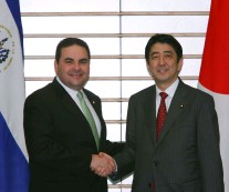 Photograph of the two leaders shaking hands