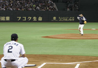 Photograph of Prime Minister throwing the ceremonial first pitch at the Japan-U.S. All Star Series