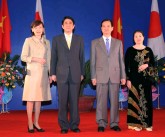 Photograph of the two leaders and first ladies at the welcoming banquet