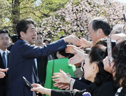 Photograph of the Prime Minister conversing with guests (1)