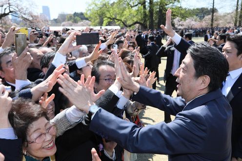 Photograph of the Prime Minister conversing with guests (3)