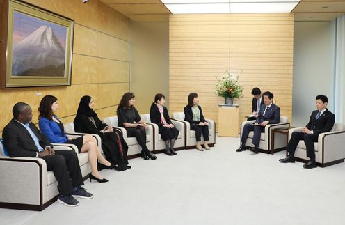 Photograph of the Prime Minister receiving the courtesy call (1)