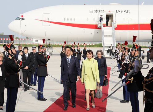 Photograph of the Prime Minister arriving in France