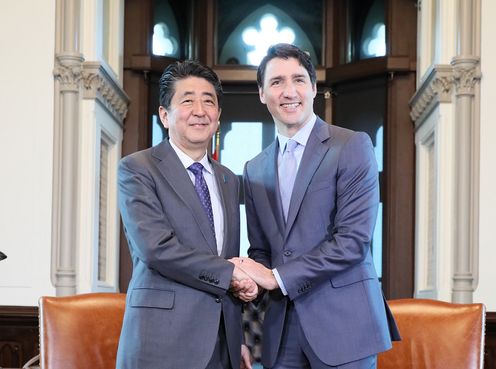 Photograph of the Japan-Canada Summit Meeting (1)