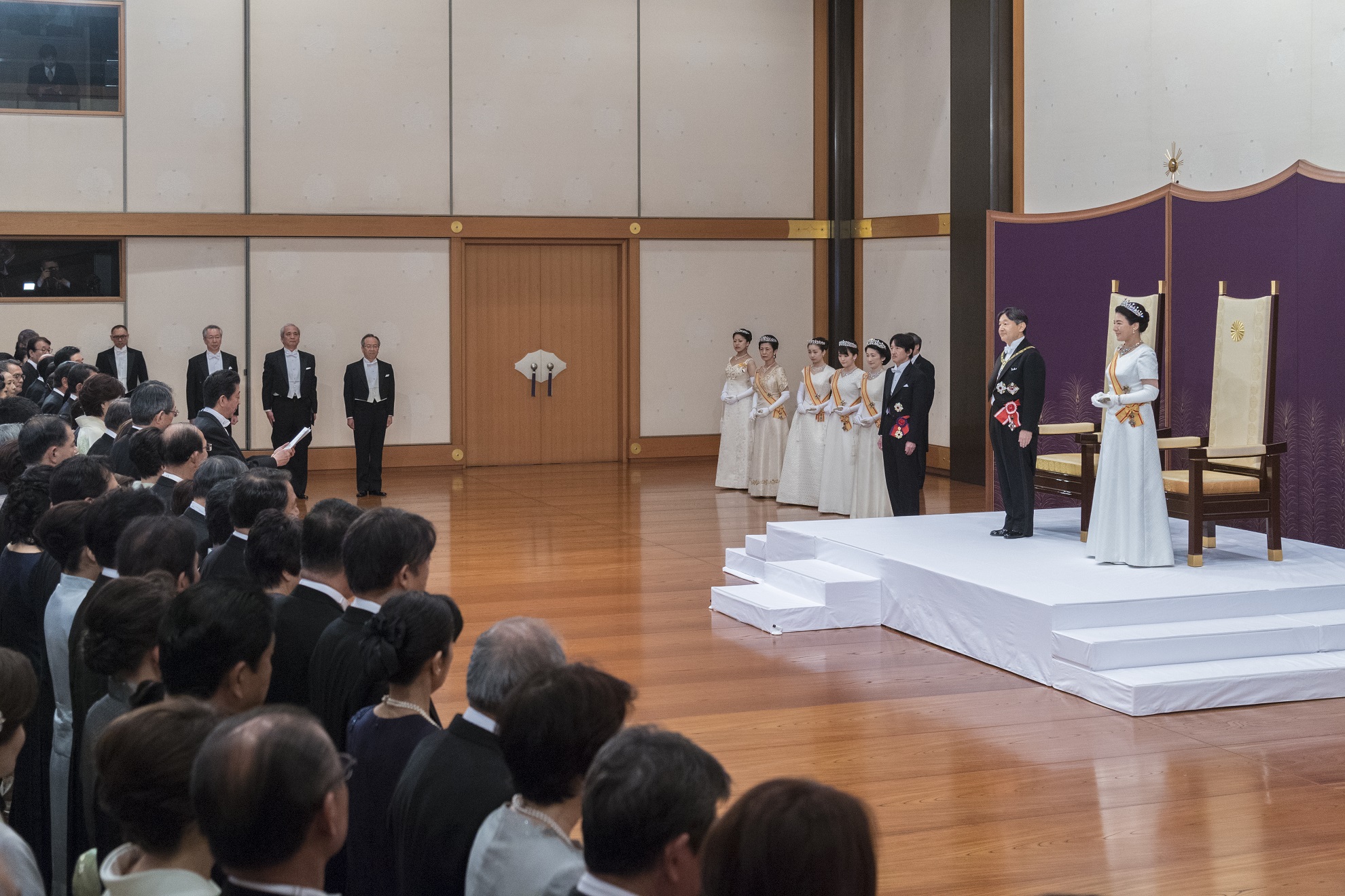 Photograph of the Prime Minister delivering remarks on behalf of the people of Japan (1) (photo courtesy of the Imperial Household Agency)