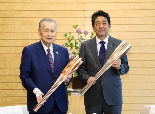 Photograph of the Prime Minister receiving the courtesy call (1)