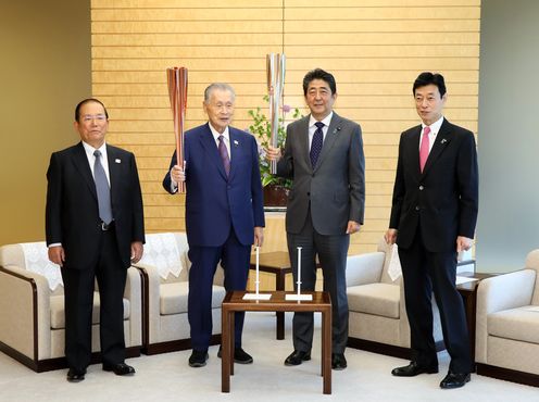 Photograph of the Prime Minister receiving the courtesy call (4)