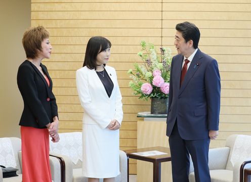 Photograph of the Prime Minister receiving the courtesy call (1)