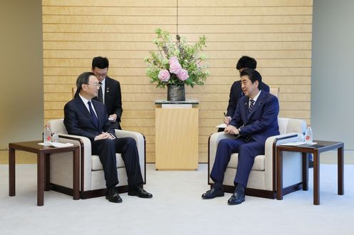 Photograph of the Prime Minister receiving the courtesy call (2)