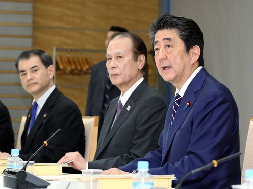 Photograph of the Prime Minister delivering an address (1)