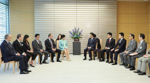 Photograph of the Prime Minister receiving the courtesy call (4)