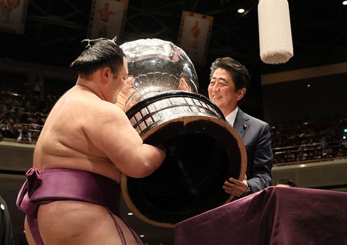 Photograph of the Prime Minister conferring the Prime Minister’s Cup