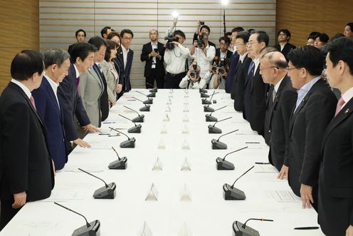 Photograph of the Prime Minister attending the meeting (3)