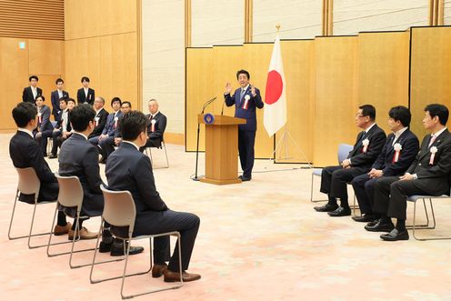 Photograph of the Prime Minister delivering an address (2)