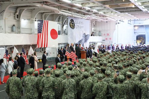 Photograph of the leaders encouraging the personnel (2)