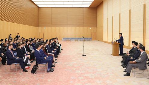 Photograph of the Prime Minister delivering an address (1)