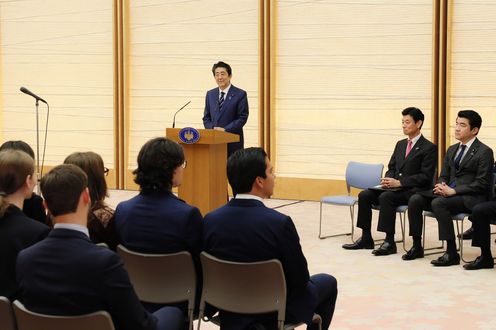 Photograph of the Prime Minister delivering an address (2)