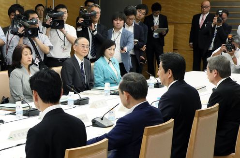 Photograph of the Prime Minister delivering an address (3)