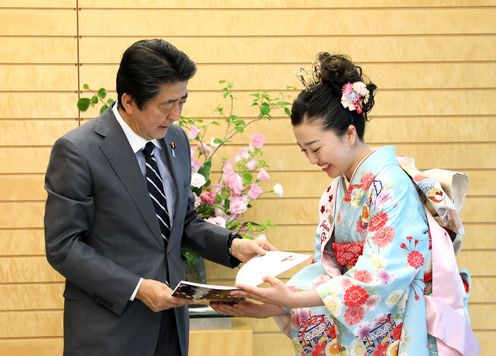 Photograph of the Prime Minister receiving the courtesy call (6)