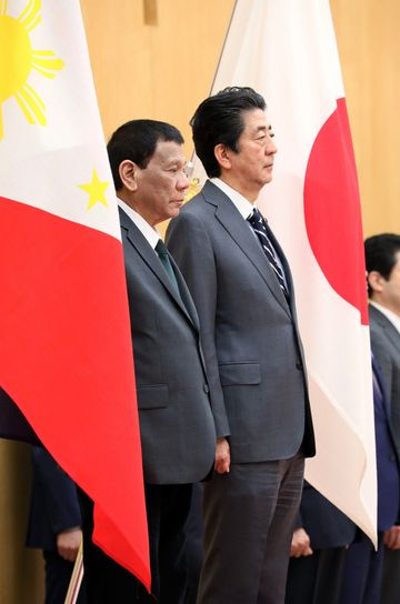 Photograph of the salute and the guard of honor ceremony (2)