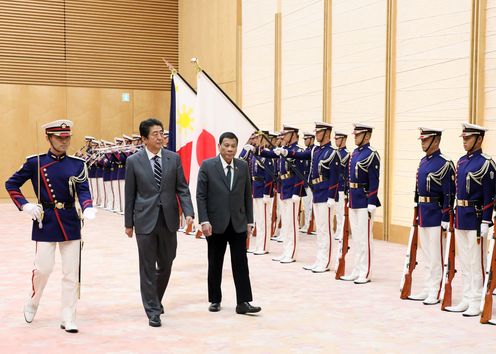 Photograph of the salute and the guard of honor ceremony (3)