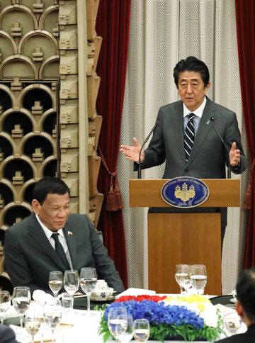 Photograph of the Prime Minister delivering an address at the banquet hosted by Prime Minister Abe and Mrs. Abe (3)