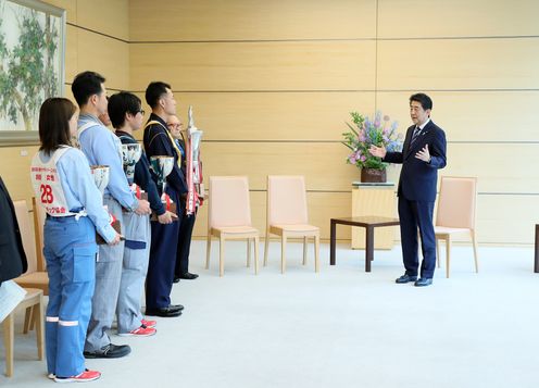 Photograph of the Prime Minister receiving the courtesy call (1)