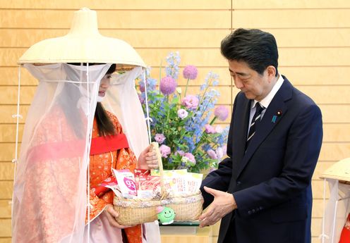 Photograph of the Prime Minister receiving the courtesy call (3)