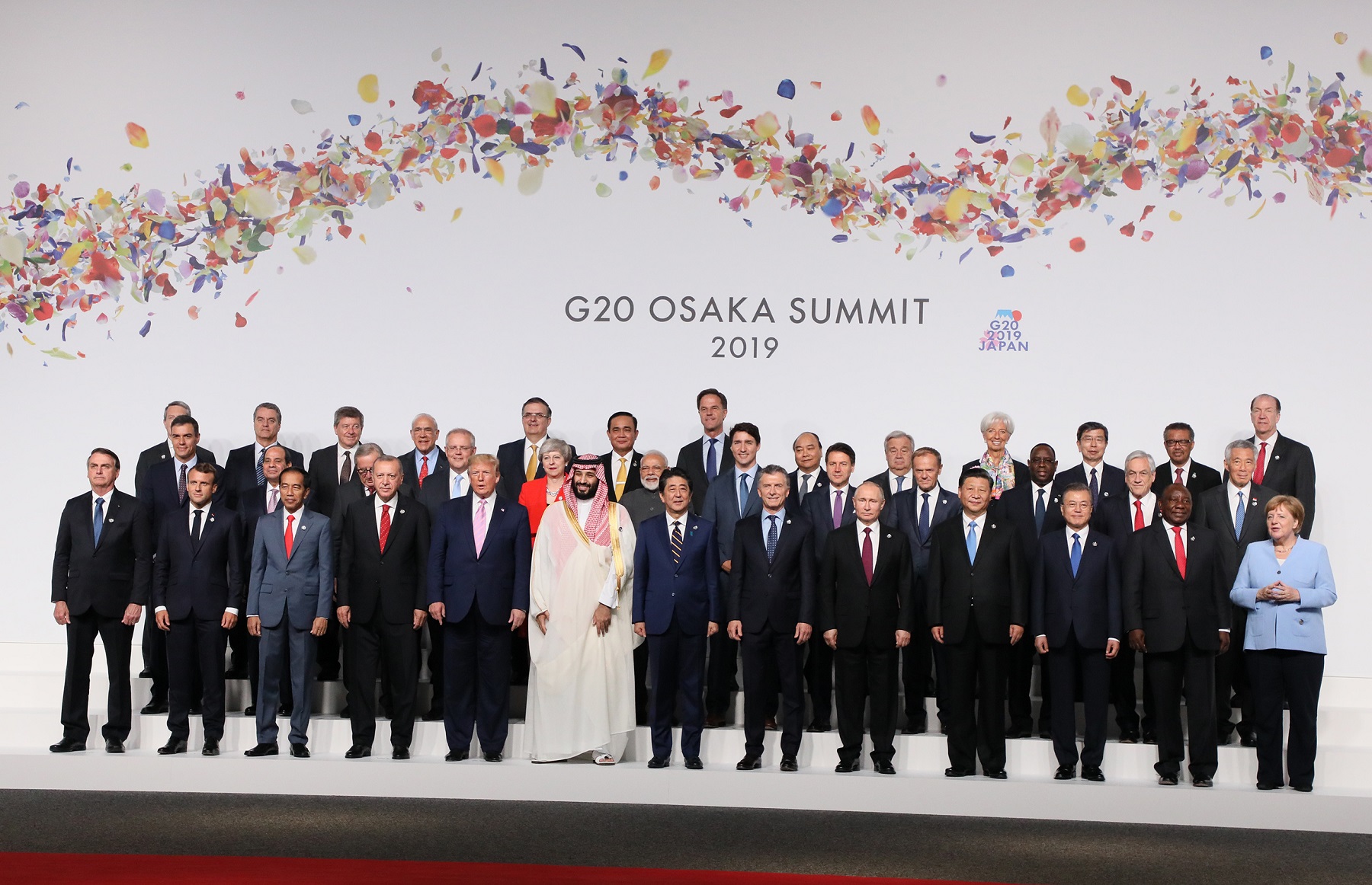 Photograph of the Prime Minister attending the group photo session (1)